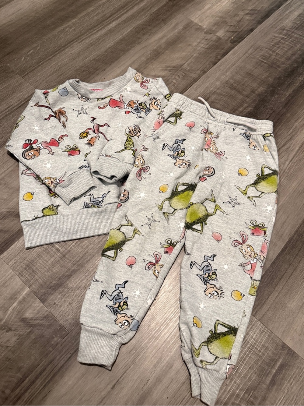 The Grinch Kids Heather Gray Jogger Set - Brand: